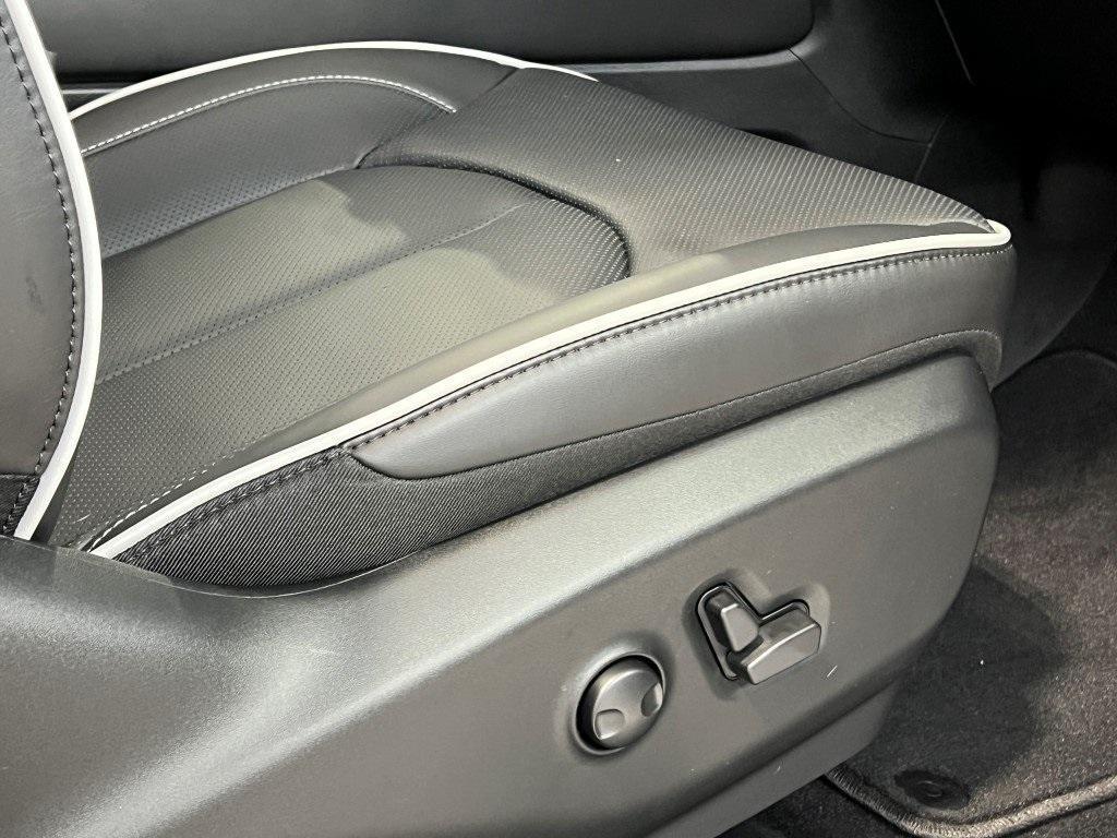 new 2025 Chrysler Pacifica Hybrid car, priced at $50,084