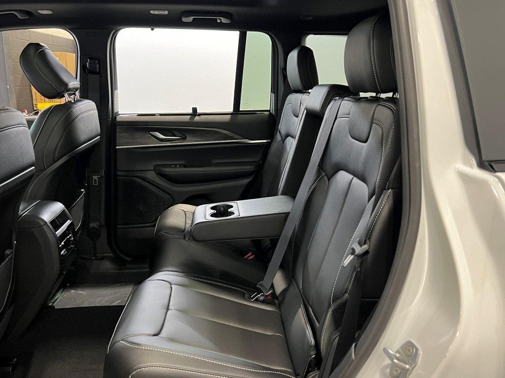 new 2025 Jeep Grand Cherokee car, priced at $49,101