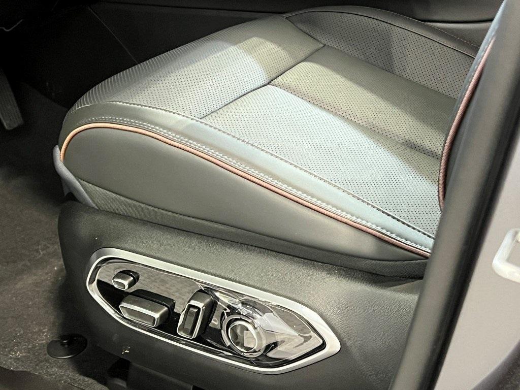 new 2025 Jeep Wagoneer S car, priced at $59,001