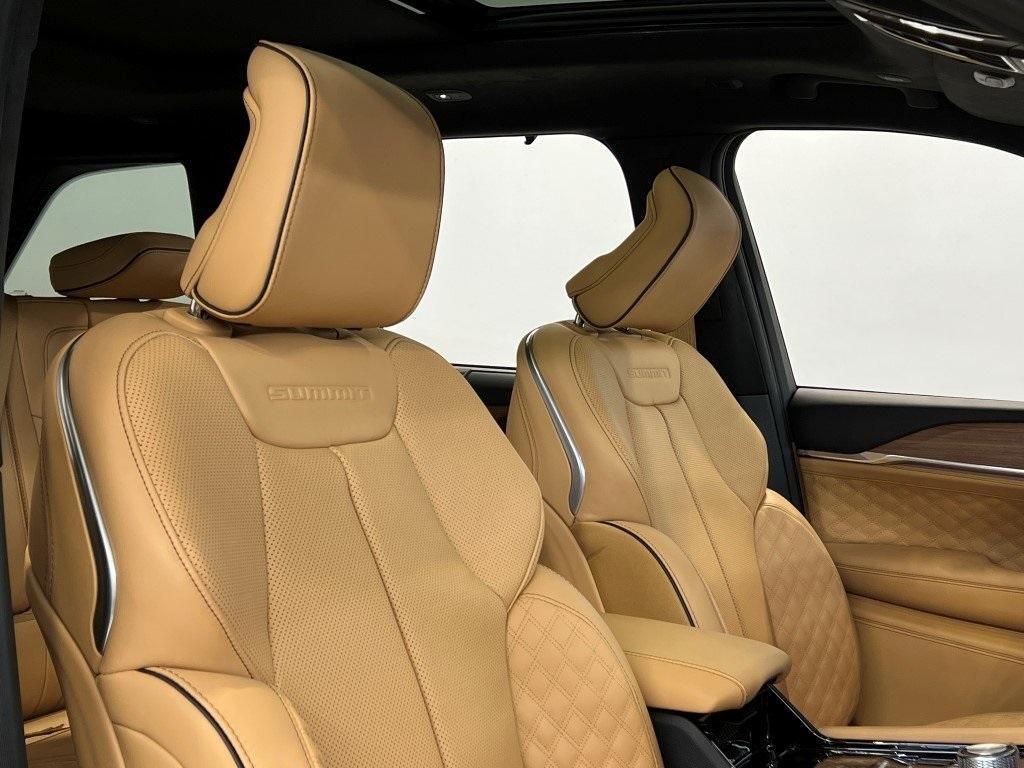 new 2025 Jeep Grand Cherokee car, priced at $67,809