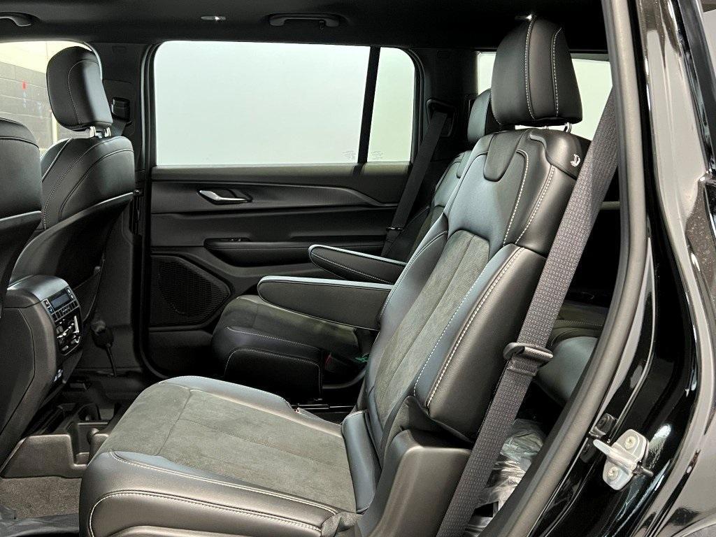 new 2025 Jeep Grand Cherokee L car
