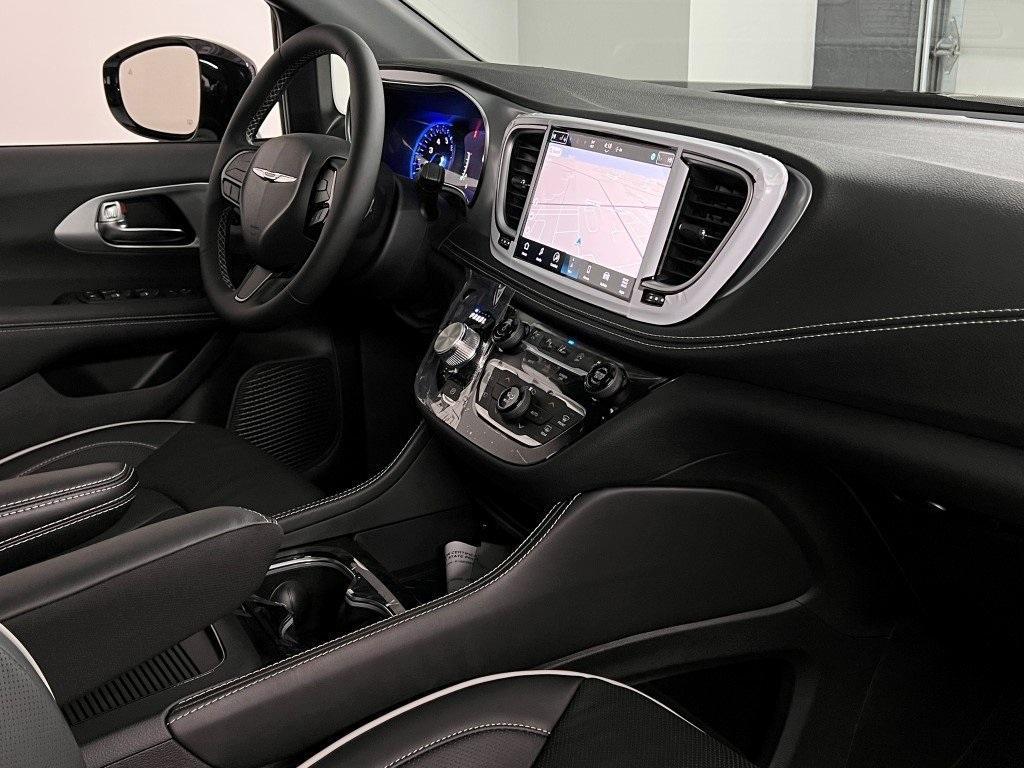 new 2025 Chrysler Pacifica car, priced at $51,104