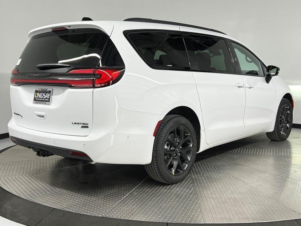 new 2025 Chrysler Pacifica car, priced at $51,104