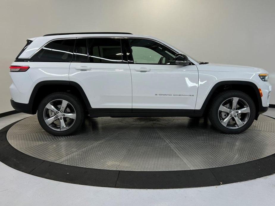 new 2025 Jeep Grand Cherokee car, priced at $49,101