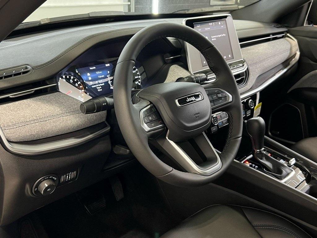 new 2025 Jeep Compass car, priced at $33,067