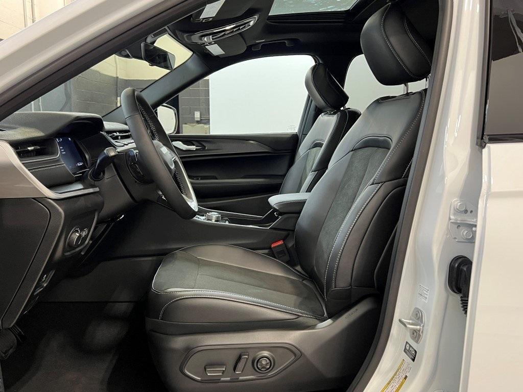 new 2025 Jeep Grand Cherokee L car, priced at $40,288