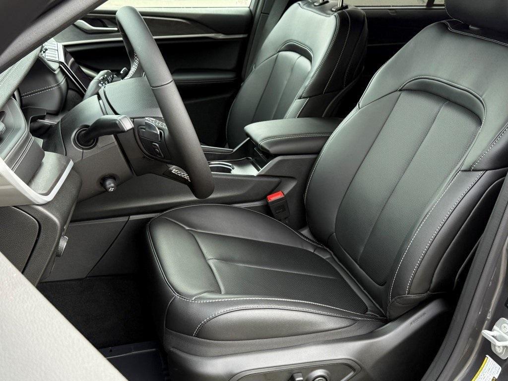 new 2025 Jeep Grand Cherokee car, priced at $49,426