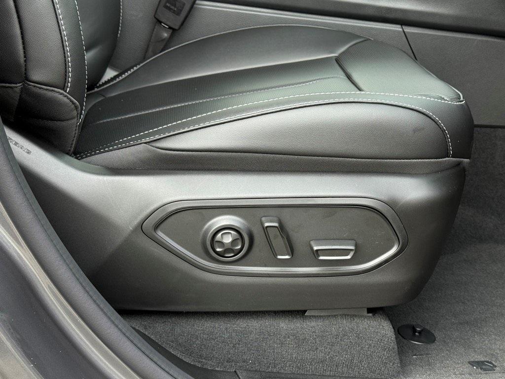 new 2025 Jeep Grand Cherokee car, priced at $49,426