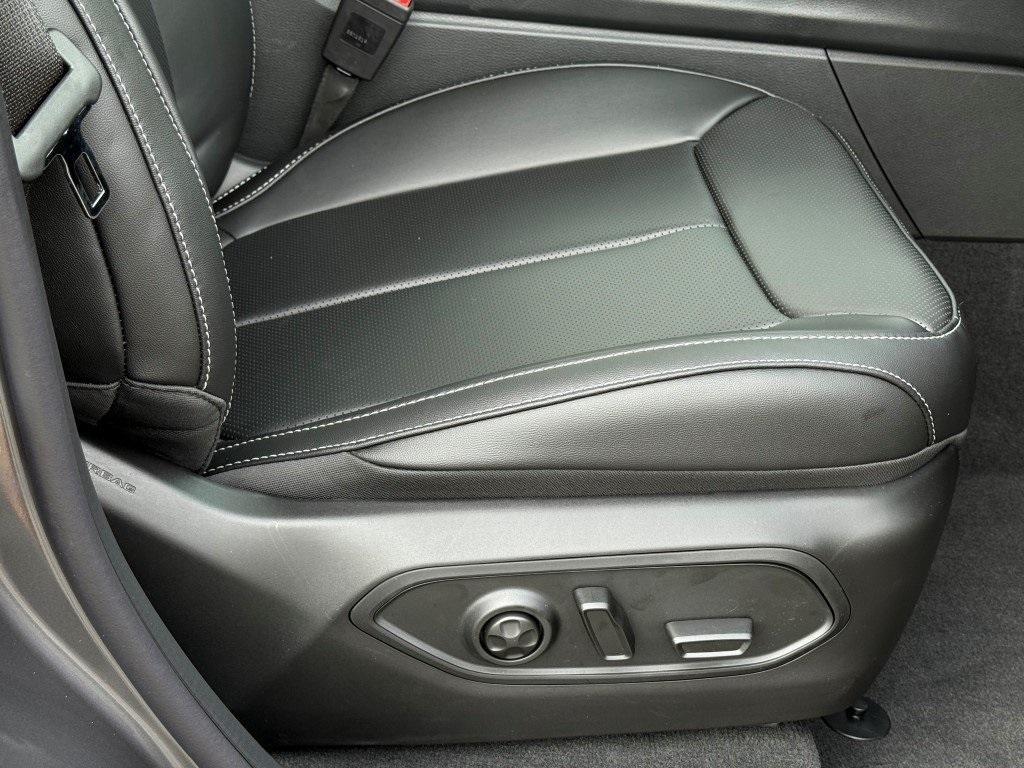 new 2025 Jeep Grand Cherokee car, priced at $49,426
