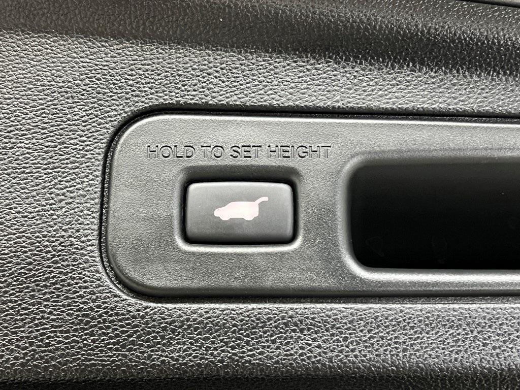 used 2024 Acura MDX car, priced at $39,300