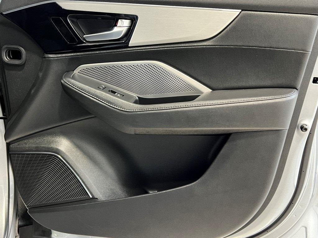 used 2024 Acura MDX car, priced at $39,300