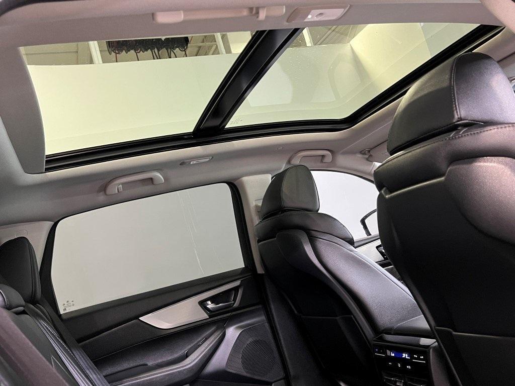 used 2024 Acura MDX car, priced at $39,300