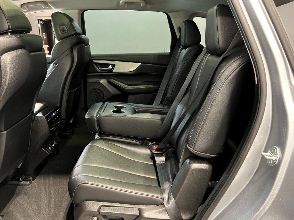 used 2024 Acura MDX car, priced at $39,300