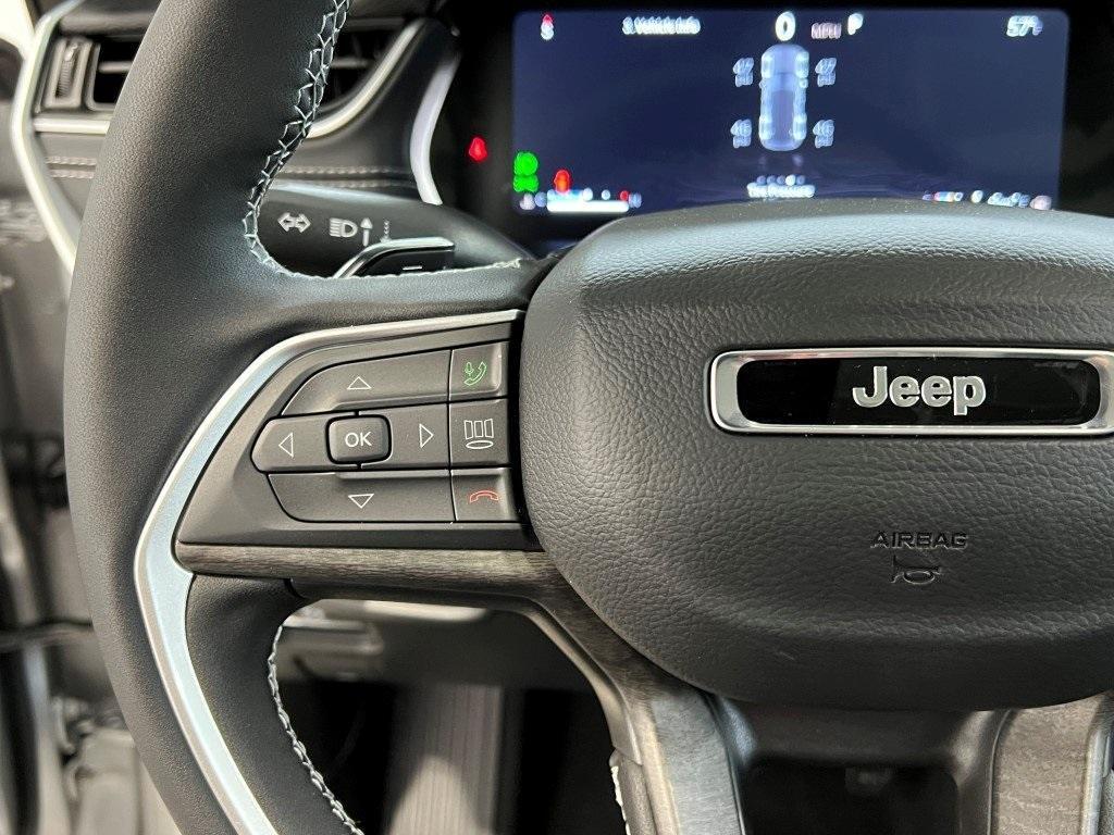 new 2025 Jeep Grand Cherokee car, priced at $48,112