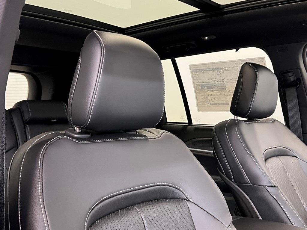 new 2025 Jeep Grand Cherokee car, priced at $48,112
