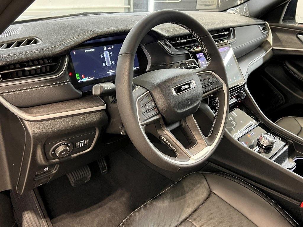 new 2025 Jeep Grand Cherokee car, priced at $48,112