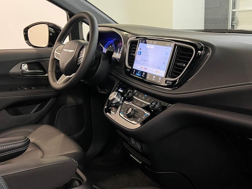 new 2025 Chrysler Pacifica car, priced at $45,946