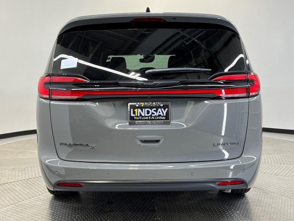 new 2025 Chrysler Pacifica car, priced at $47,918