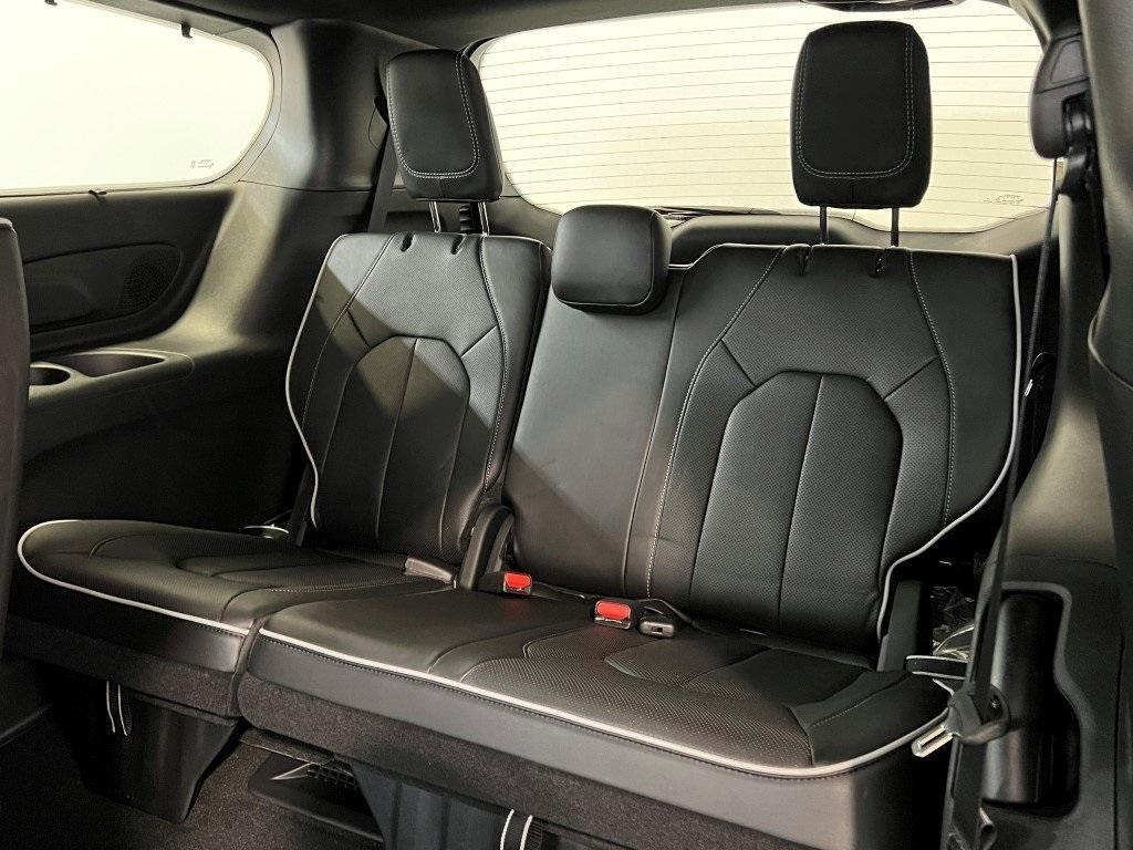 new 2025 Chrysler Pacifica car, priced at $47,918