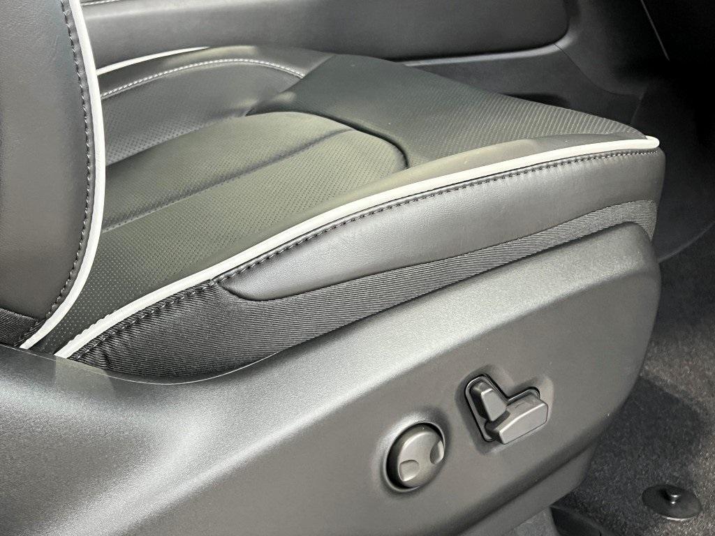 new 2025 Chrysler Pacifica car, priced at $47,918