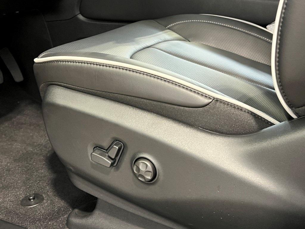 new 2025 Chrysler Pacifica car, priced at $47,918