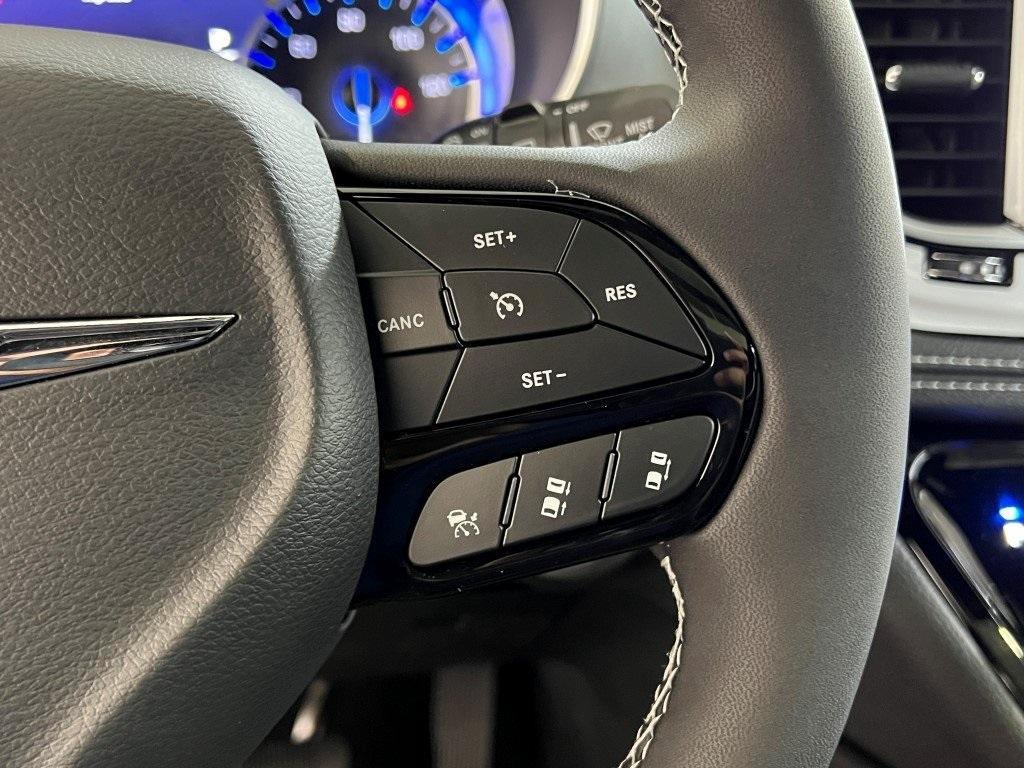 new 2025 Chrysler Pacifica car, priced at $47,918
