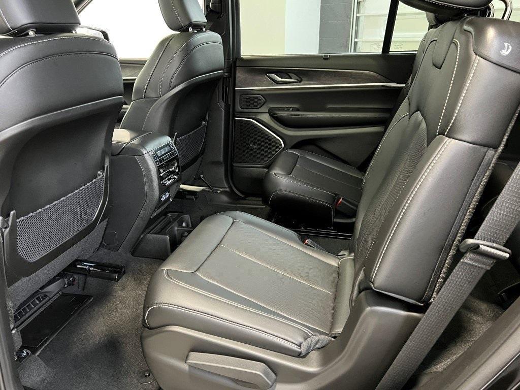 new 2025 Jeep Grand Cherokee L car, priced at $50,178