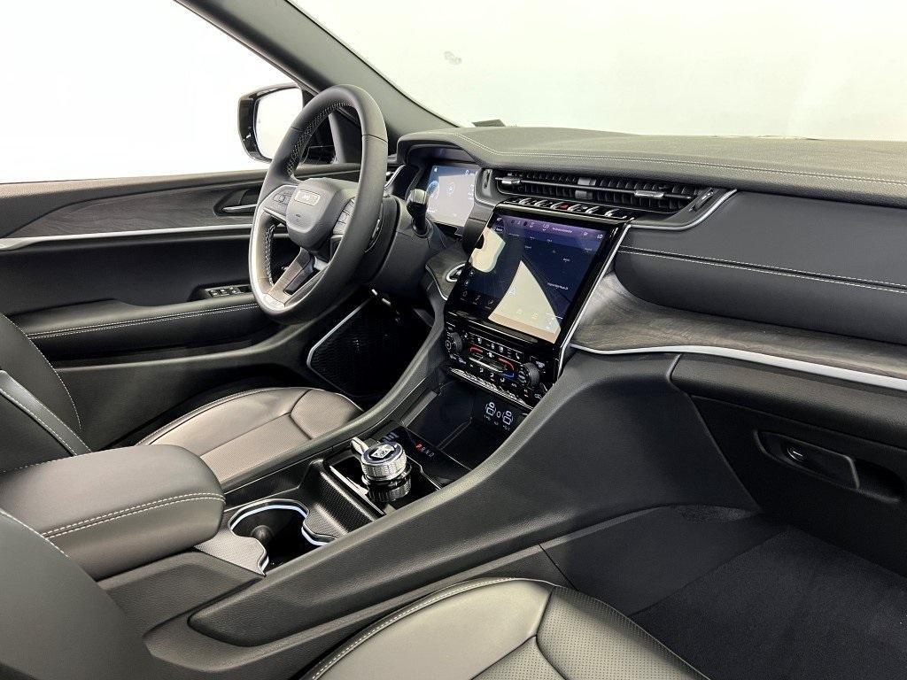 new 2025 Jeep Grand Cherokee L car, priced at $50,178