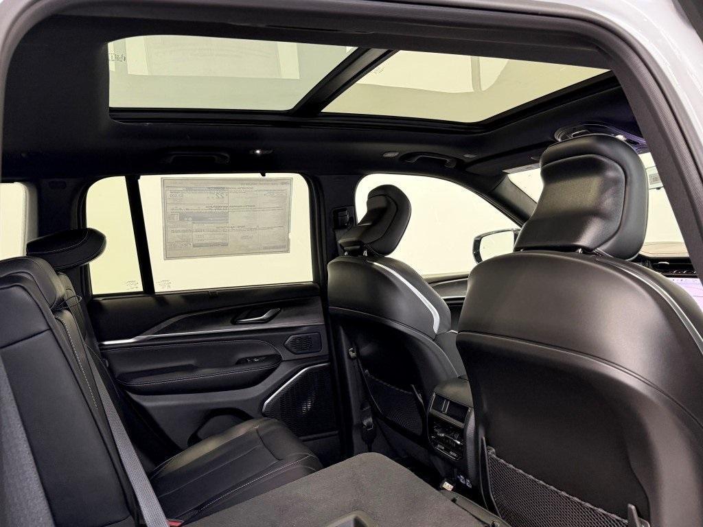 new 2025 Jeep Grand Cherokee car, priced at $56,725