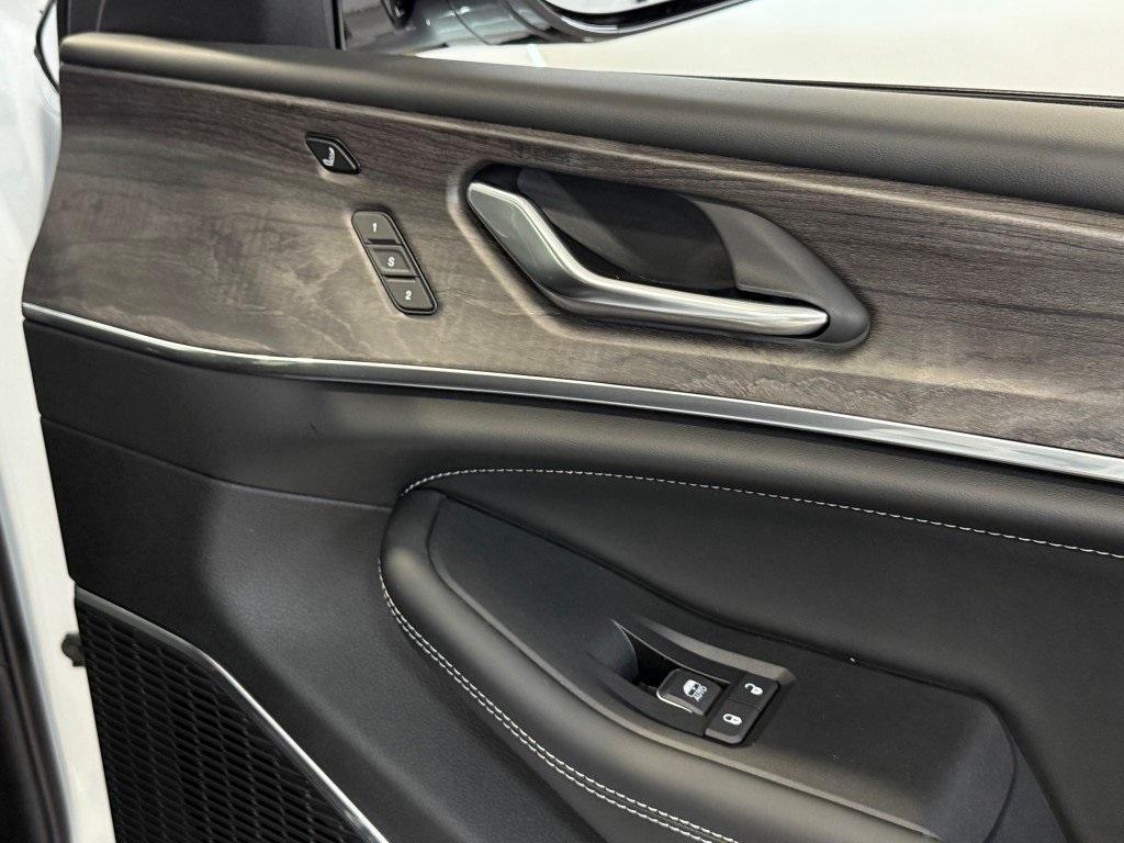 new 2025 Jeep Grand Cherokee car, priced at $56,725