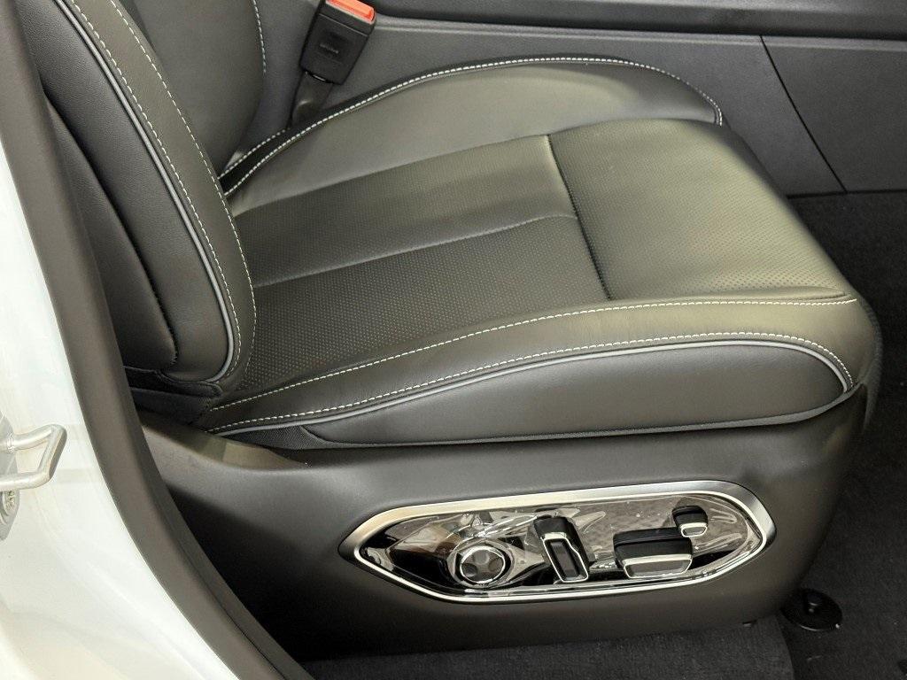 new 2025 Jeep Grand Cherokee car, priced at $56,725