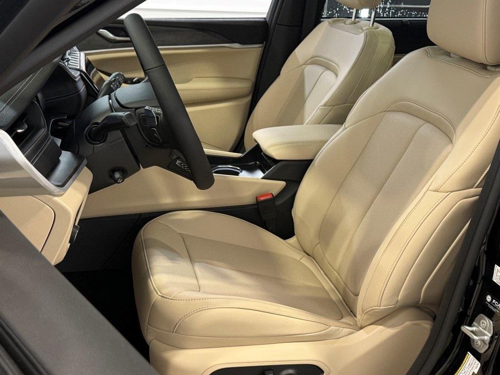 new 2025 Jeep Grand Cherokee car, priced at $45,577
