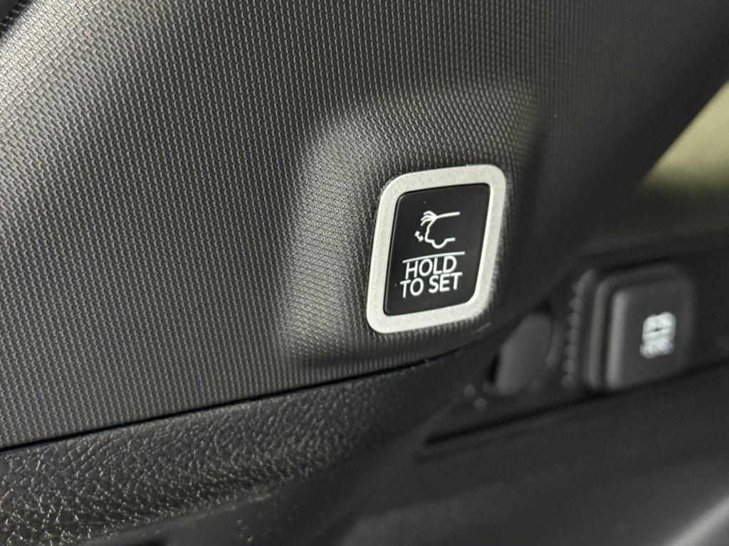 new 2025 Jeep Grand Cherokee car, priced at $45,577