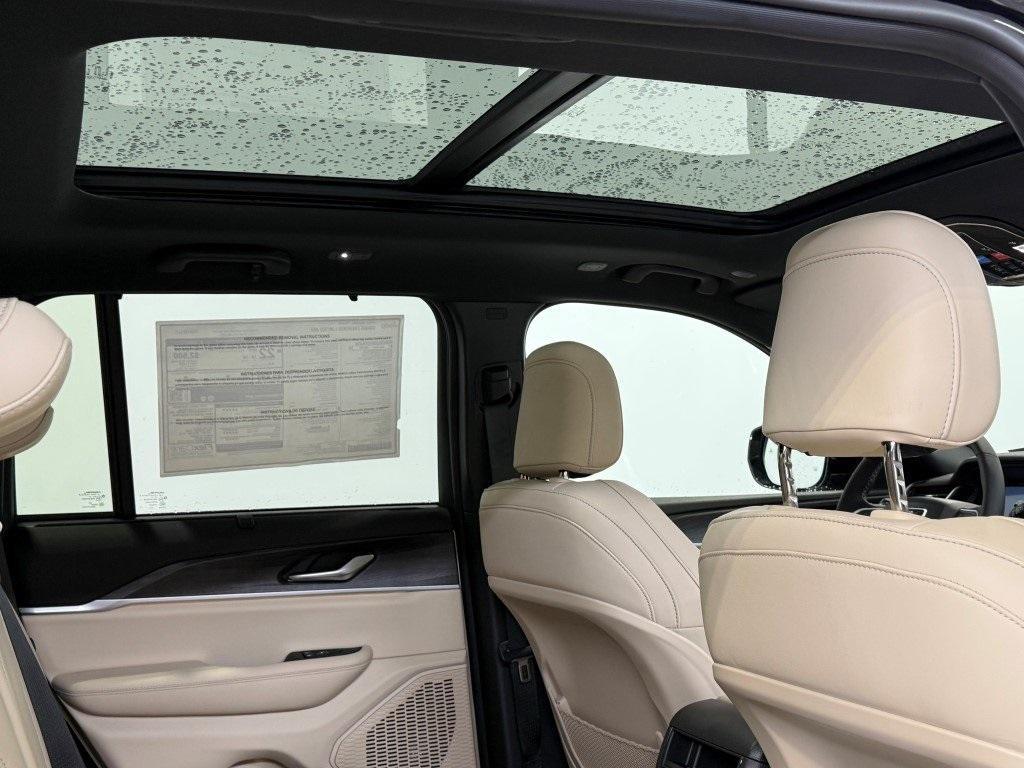new 2025 Jeep Grand Cherokee car, priced at $45,577