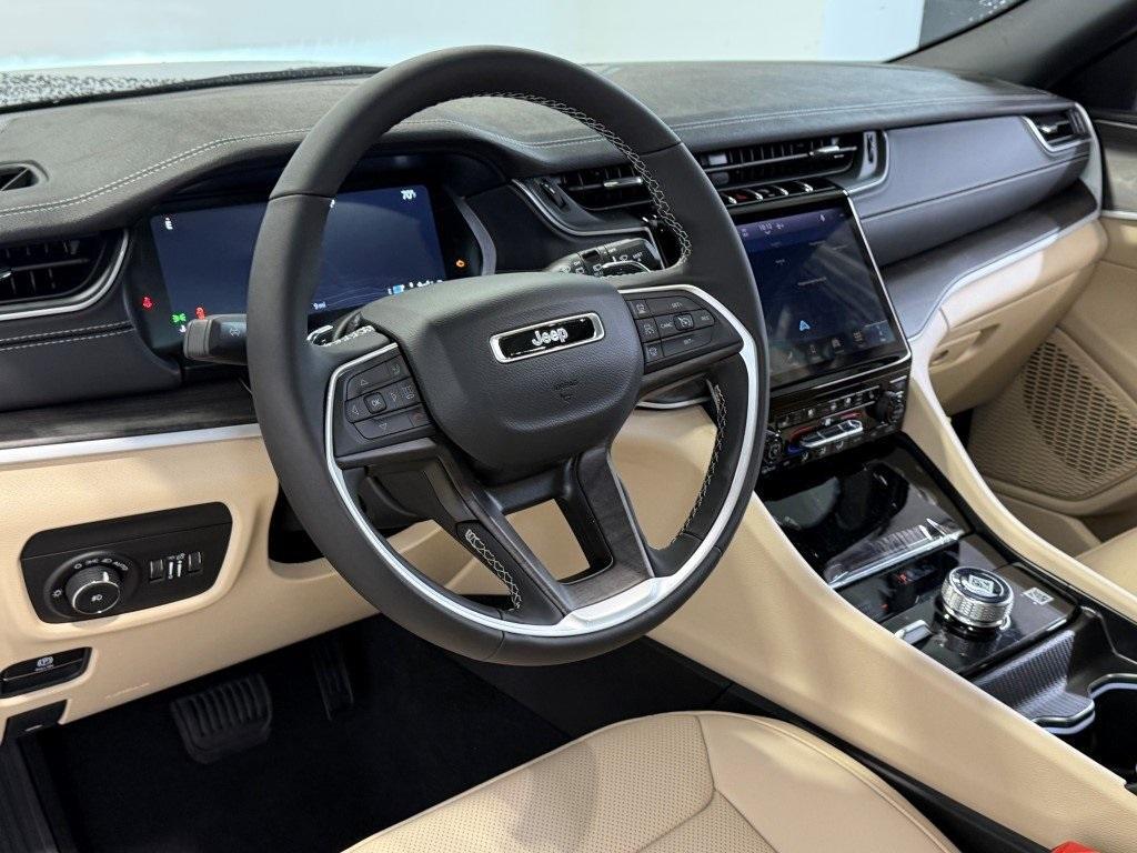 new 2025 Jeep Grand Cherokee car, priced at $45,577