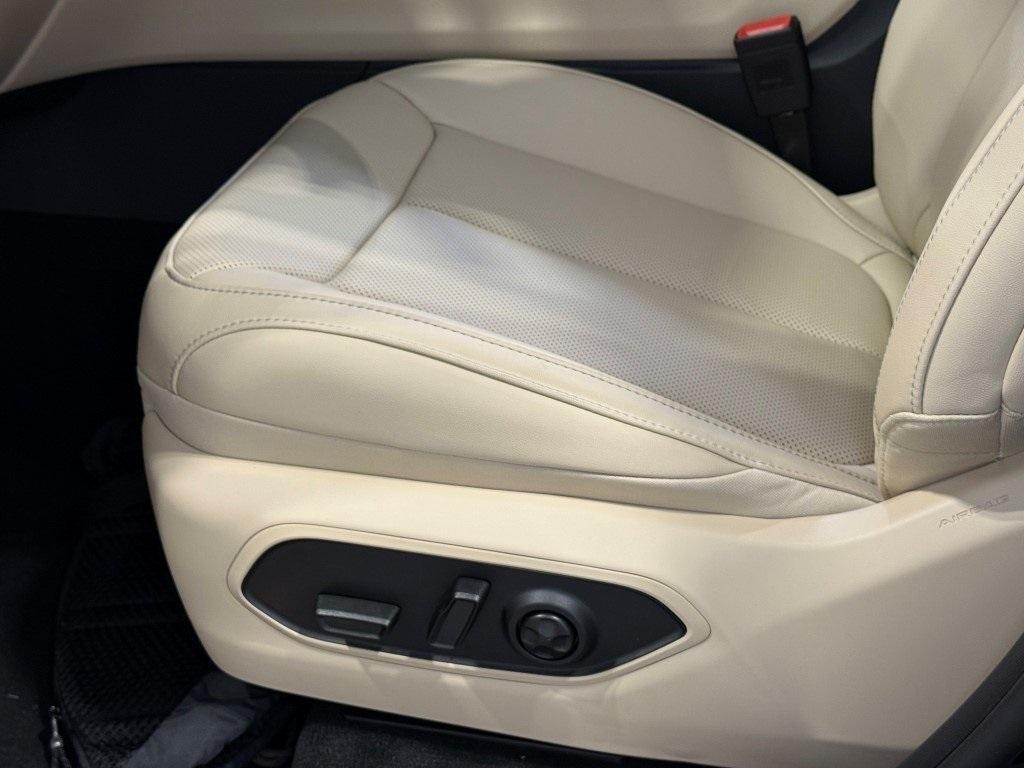 new 2025 Jeep Grand Cherokee car, priced at $45,577