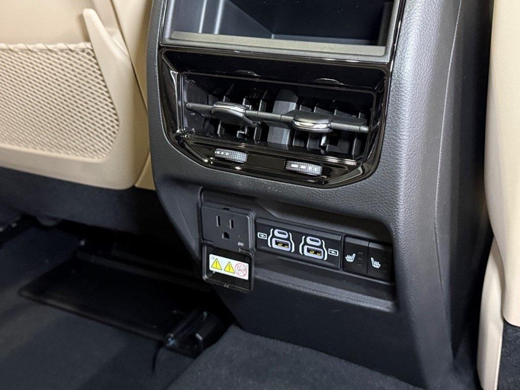 new 2025 Jeep Grand Cherokee car, priced at $45,577