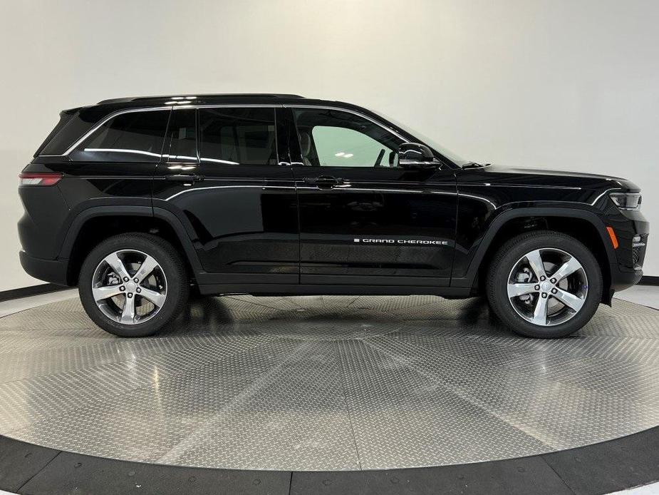 new 2025 Jeep Grand Cherokee car, priced at $49,637