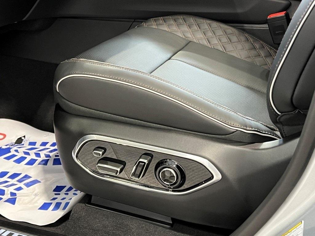 new 2025 Jeep Grand Cherokee L car, priced at $65,772