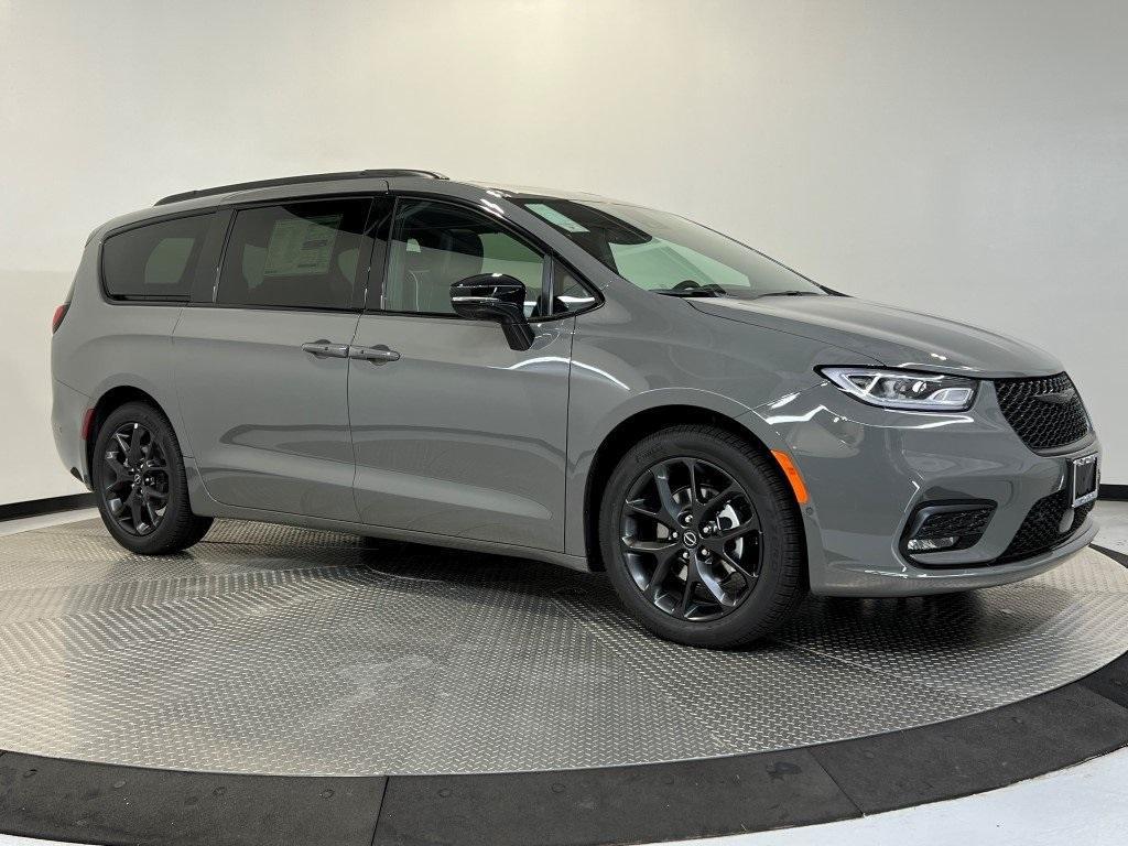 new 2025 Chrysler Pacifica car, priced at $47,425