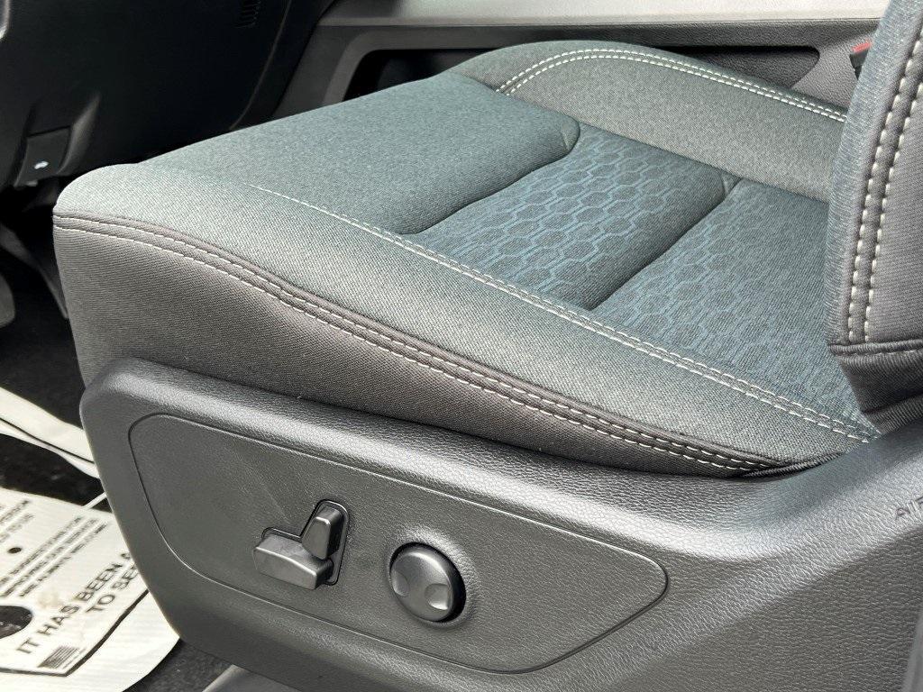 new 2025 Ram 1500 car, priced at $52,437