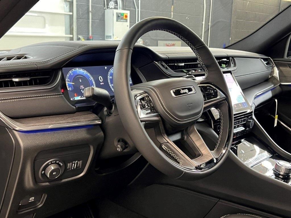 new 2025 Jeep Grand Cherokee car, priced at $59,225