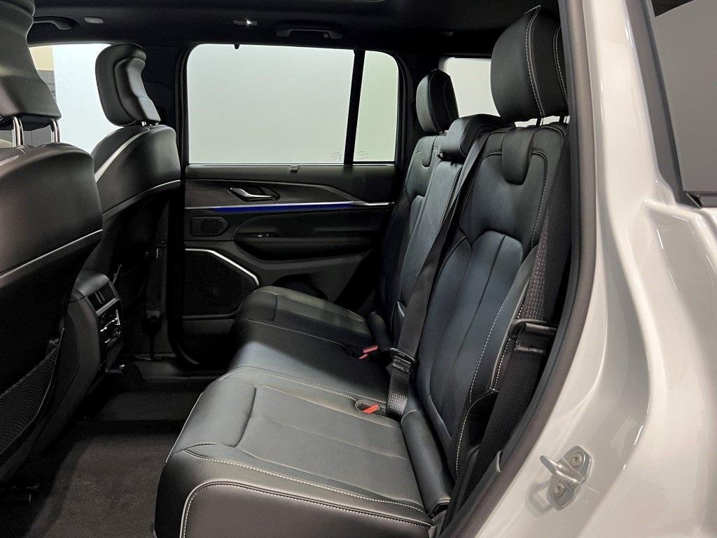 new 2025 Jeep Grand Cherokee car, priced at $59,225