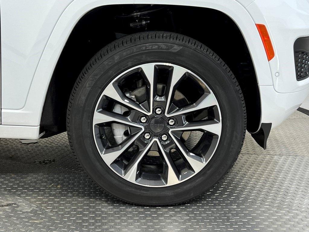 new 2025 Jeep Grand Cherokee car, priced at $59,225