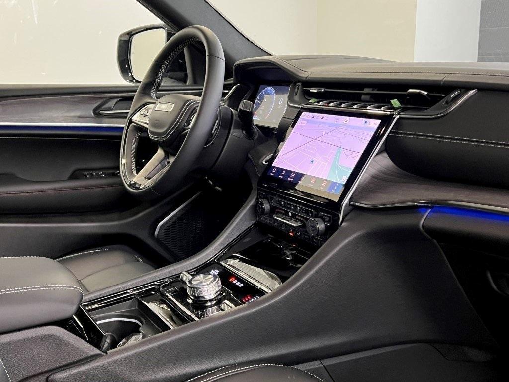 new 2025 Jeep Grand Cherokee car, priced at $59,225