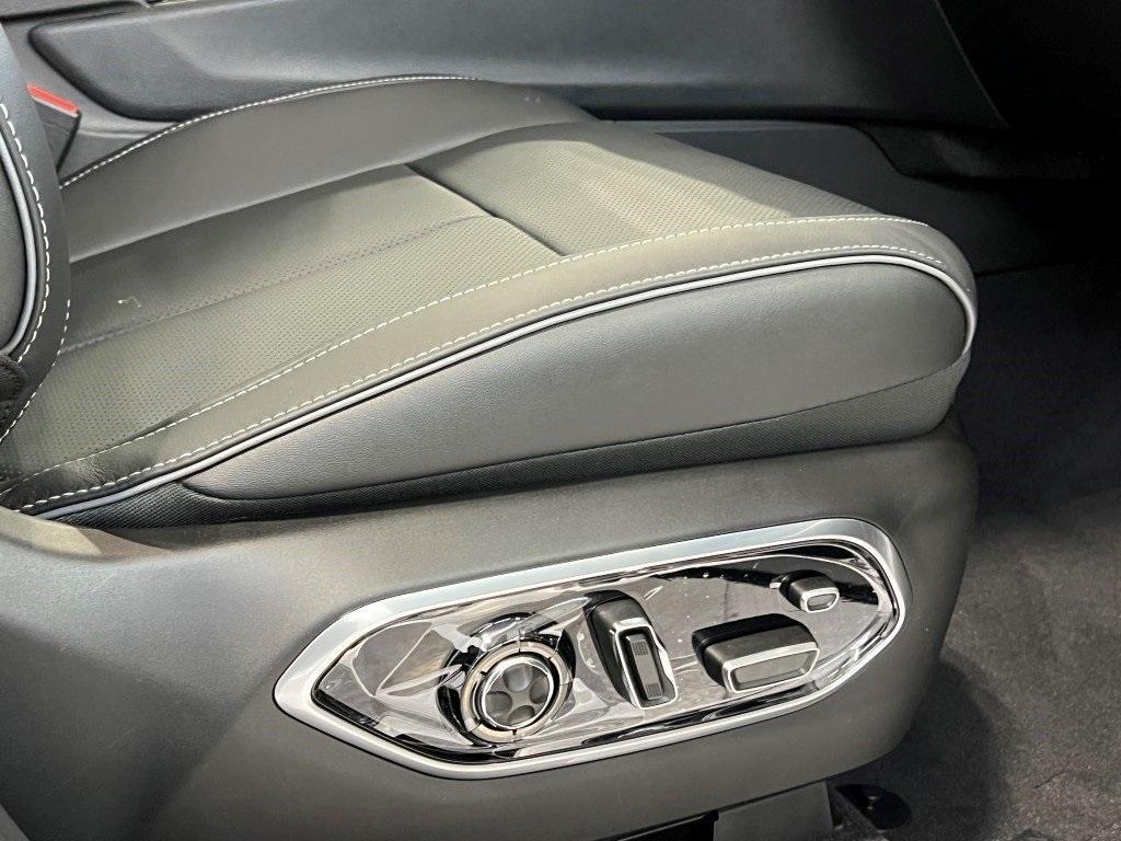 new 2025 Jeep Grand Cherokee car, priced at $59,225
