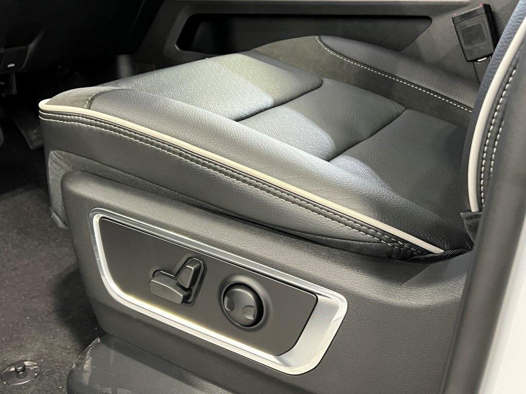 new 2025 Ram 1500 car, priced at $61,287