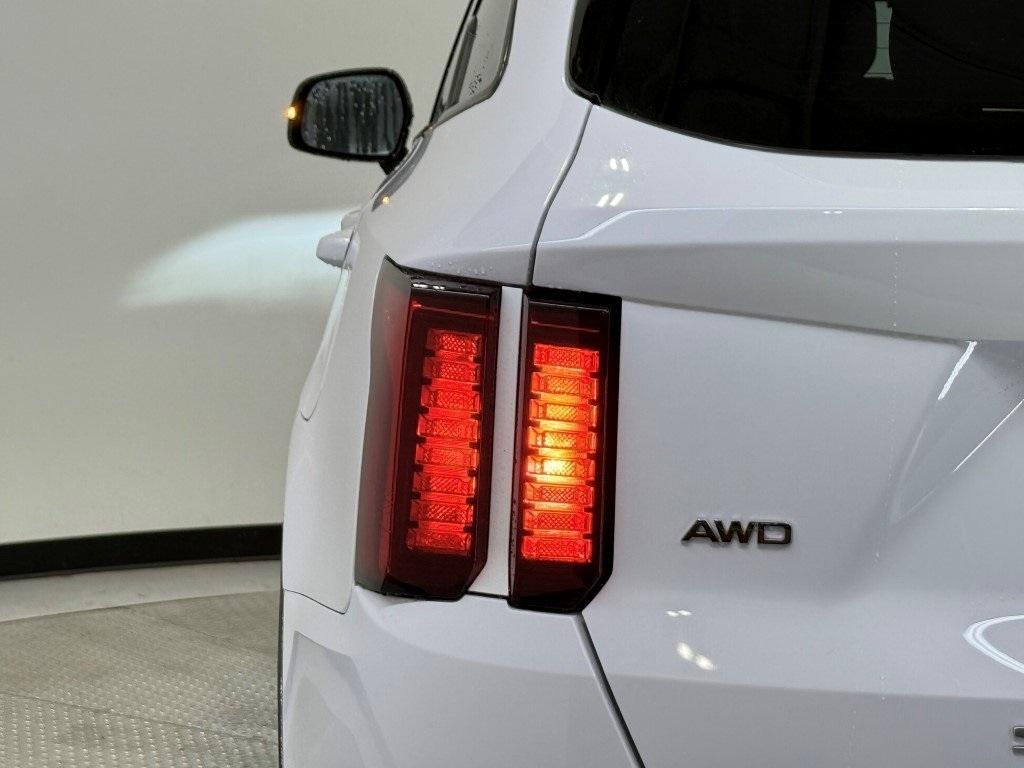 used 2022 Kia Sorento car, priced at $28,900