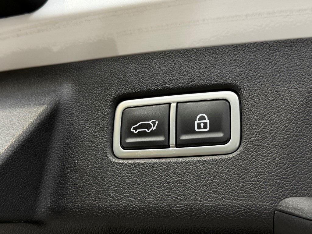 used 2022 Kia Sorento car, priced at $28,900