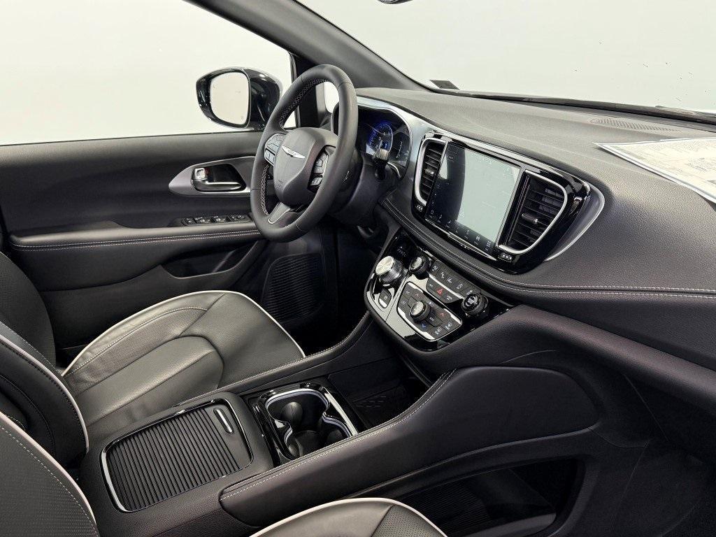 new 2025 Chrysler Pacifica car, priced at $51,007